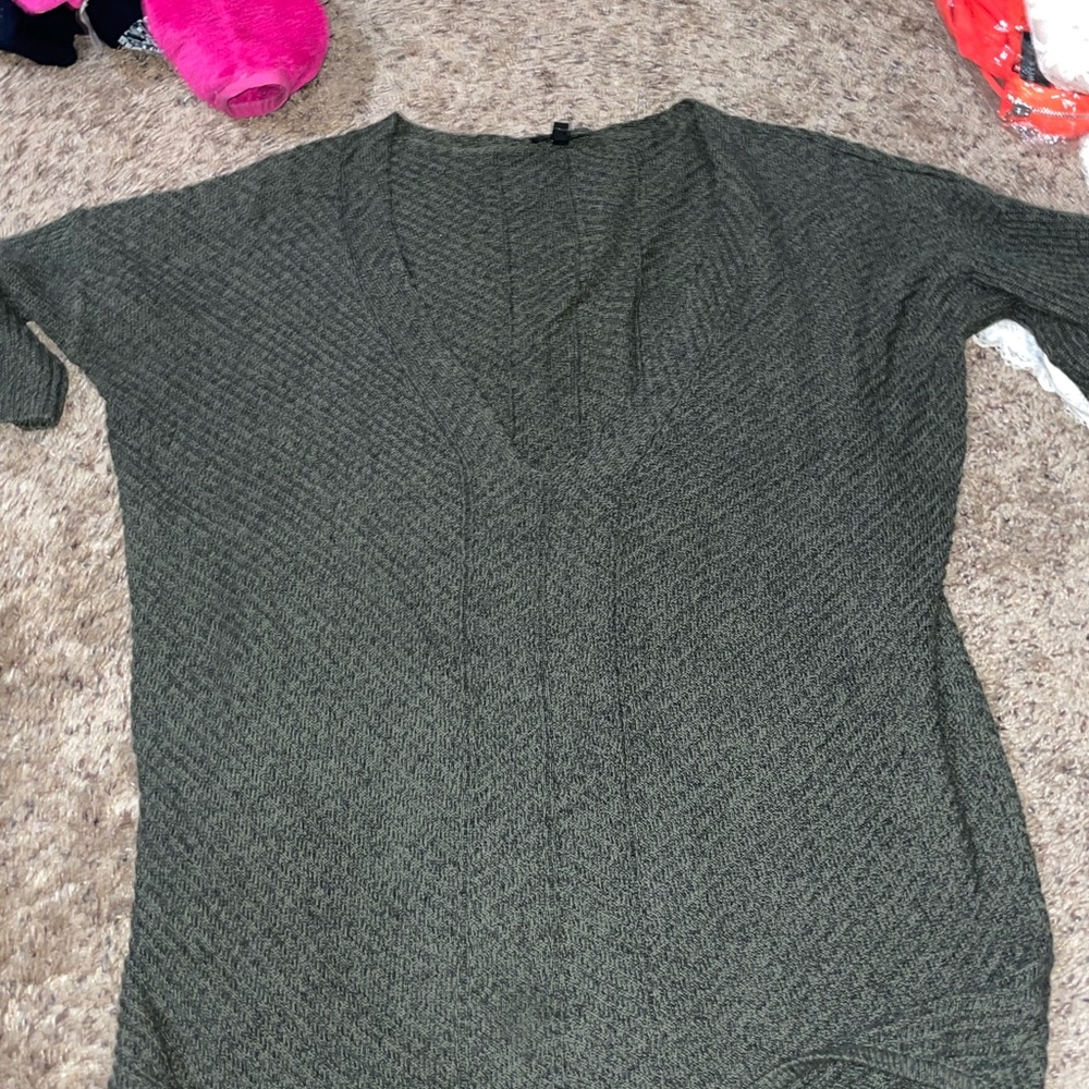 V-neck sweater-express